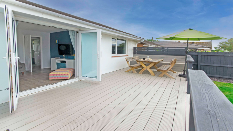 Others 4, Sandbanks Sleeps 4 Beach Pass & 1 Dog, Devon