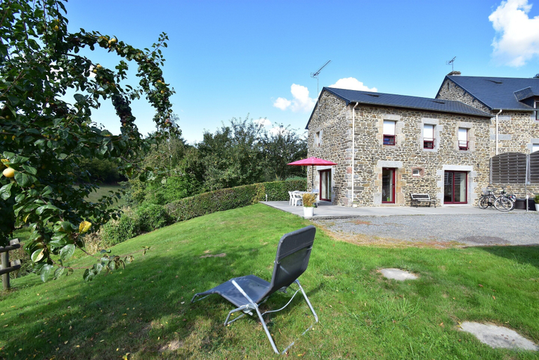 Exterior 5, Peaceful Stay Near Lake, Manche
