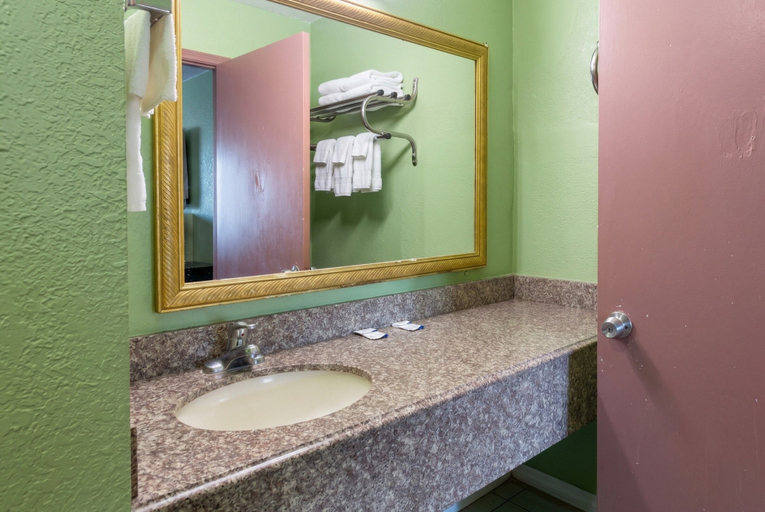 Bathroom 5, Budget Inn Jennings LA I-10, Jefferson Davis