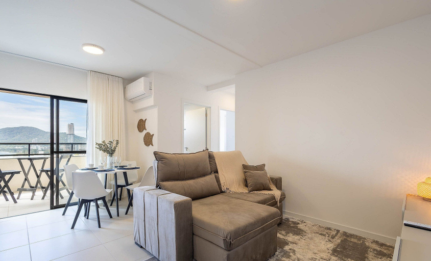 Living area 5, Estadia completa com piscina a 400m da Praia da Armação \- SKL, Penha