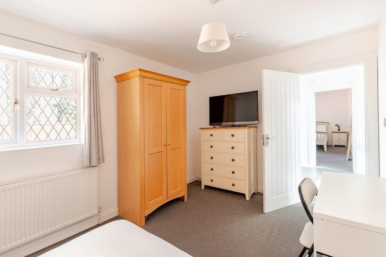 Room 4, 2 Bedroom Bangalow, Oxfordshire