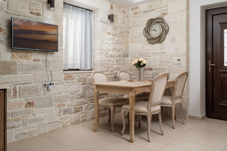 Living area 2, Orelia Cretan Villas & Deluxe Apartments, Faistos