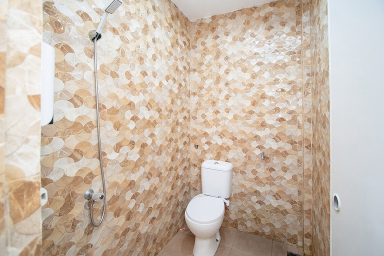 Bathroom 3, RedDoorz Syariah @ Jalan Gajah Mada Meulaboh, West Aceh