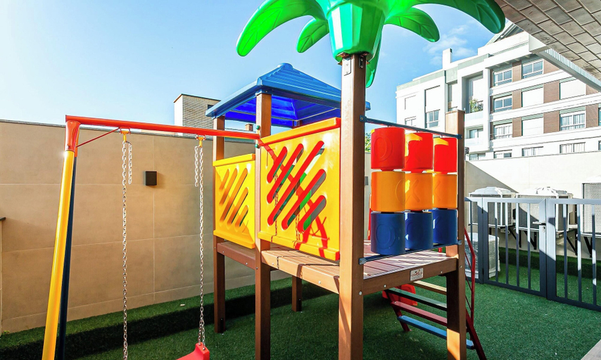 Children's area, Ap w/ Barbecue and Pool 350m Jurere Beach Jpr201, Florianopolis