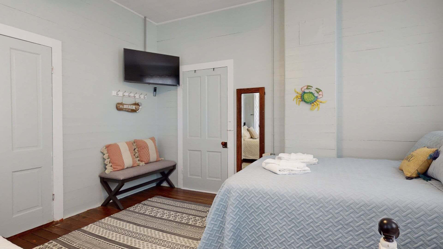 Room 3, Shiloh By The Sea 5 Bedroom Home, Galveston