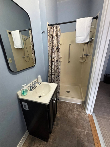 Bathroom 2, Old Clark Inn, Pocahontas
