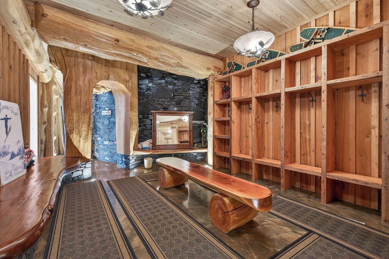 Spa 2, White Spirit Lodge Artisan Log, Kootenay Boundary