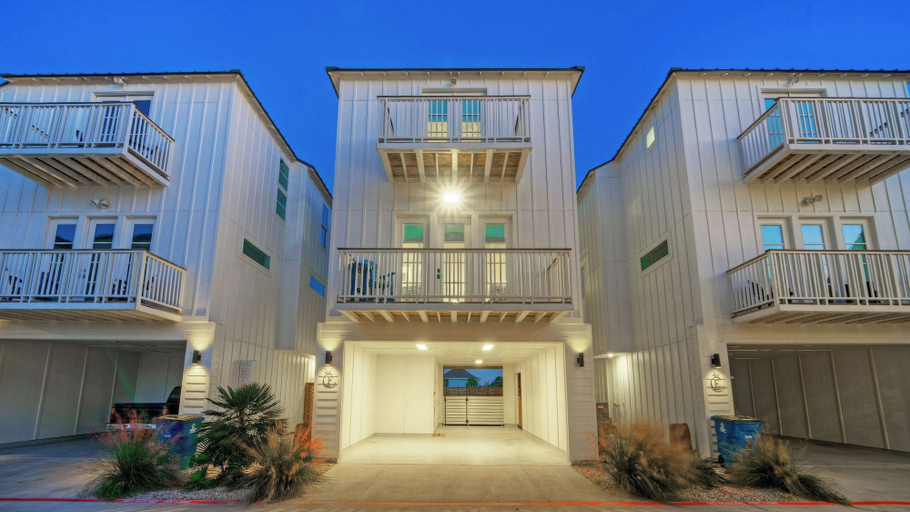 Interior 3, Southern Cross by Avantstay Steps to the Beach, Pool, Fire Pit & Direct Boardwalk Access, Nueces