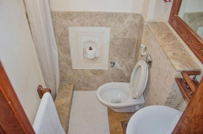 Bathroom, Beytsalam, Lamu West