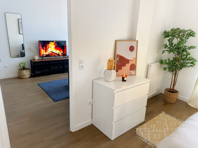 Interior 4, Céline 21, Hauts-de-Seine