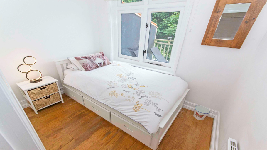 Bedroom 3, Bag-end House 7 Bedrooms, Sleeps 14, Hot Tub, Devon