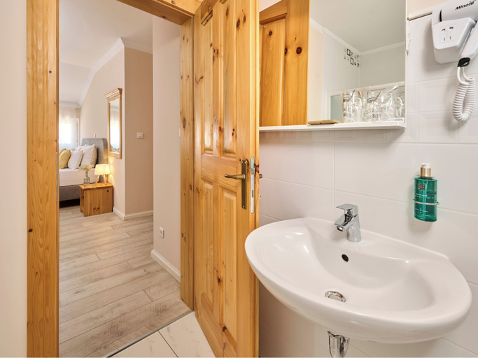 Bathroom 4, Aminess Kadoor Hotel, Karlovac