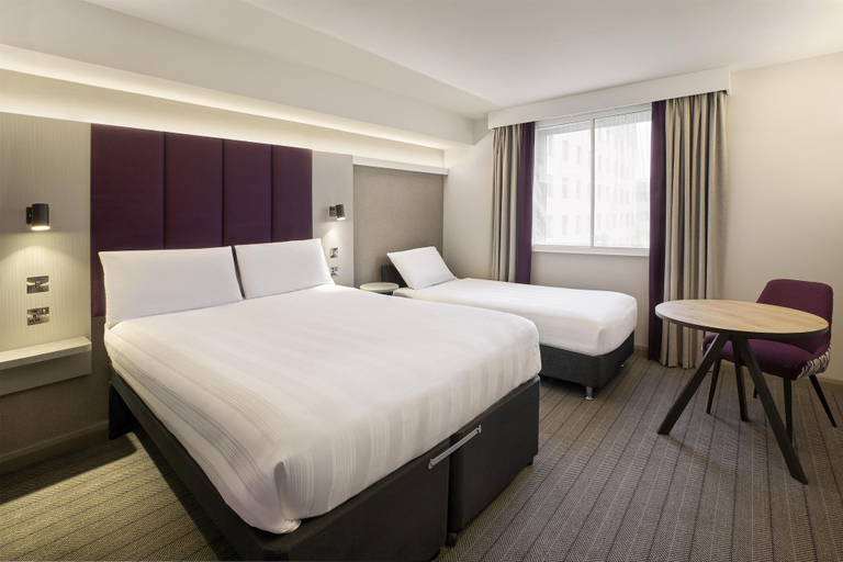 Bedroom 2, Premier Inn Horsham North, West Sussex