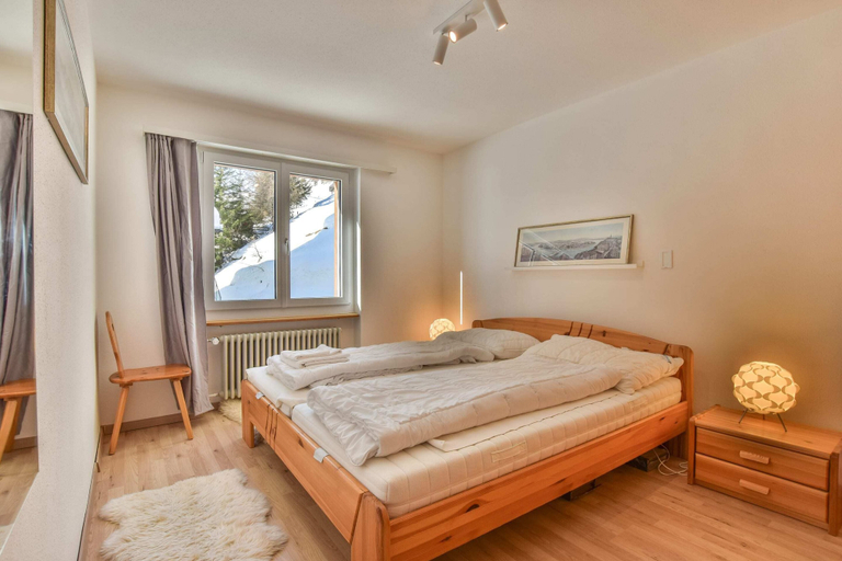 Bedroom 5, Hollandia 15, Raron