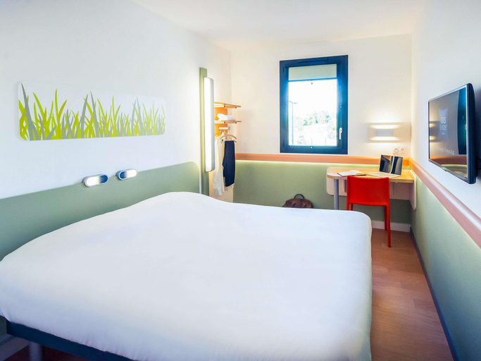 Bedroom 3, Ibis Budget Troyes Est, Aube