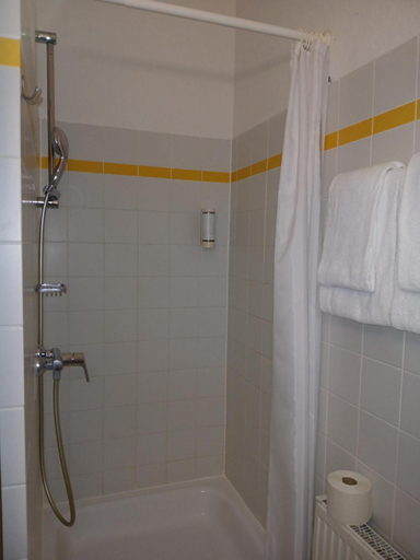 Bathroom 4, TRYP by Wyndham Lübeck Aquamarin, Lübeck
