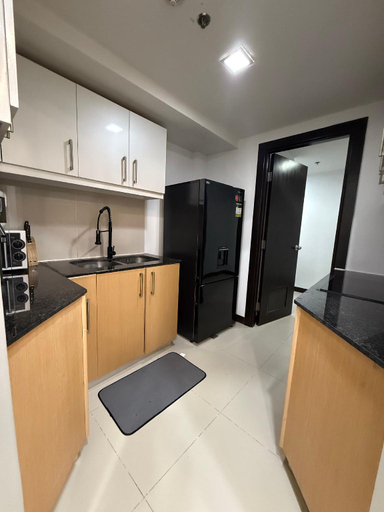 Kitchen 4, Cozy Apartment with Private Room in Vibrant Taguig, Taguig