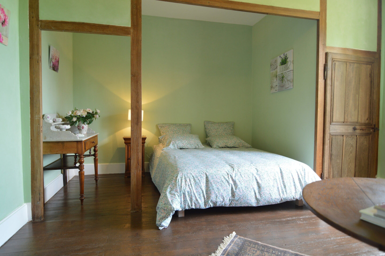 Room 5, Mansion in Champvert With Pond View Terrace, Nièvre
