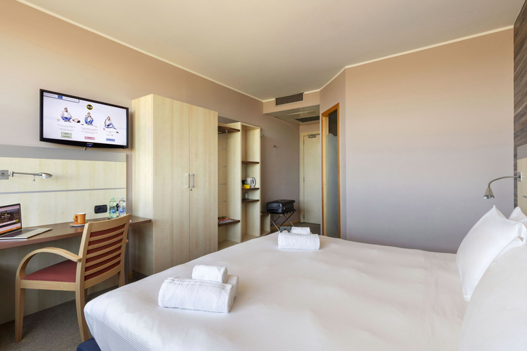 Bedroom 2, B&B Hotel Cherasco Langhe, Cuneo