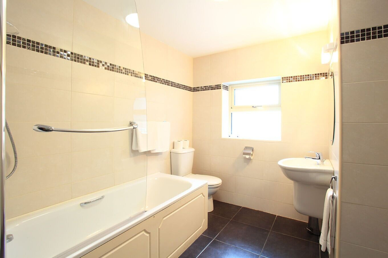 Bathroom 3, O'donnabhain's Guesthouse