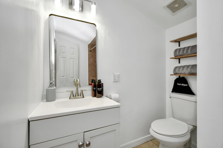 Bathroom 4, Empress Sunlit Villa, Houston