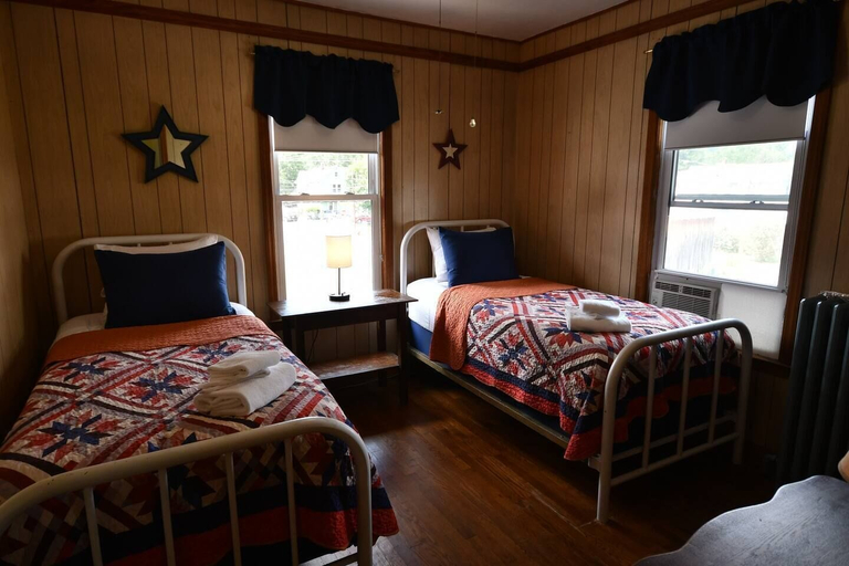 Room 5, Old Clark Inn, Pocahontas