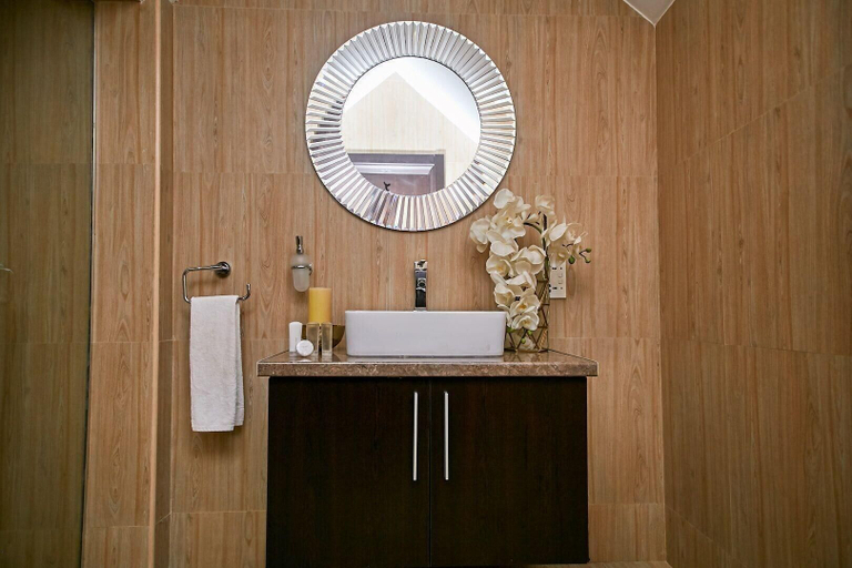 Bathroom 5, The Cabin Hotel, Accra