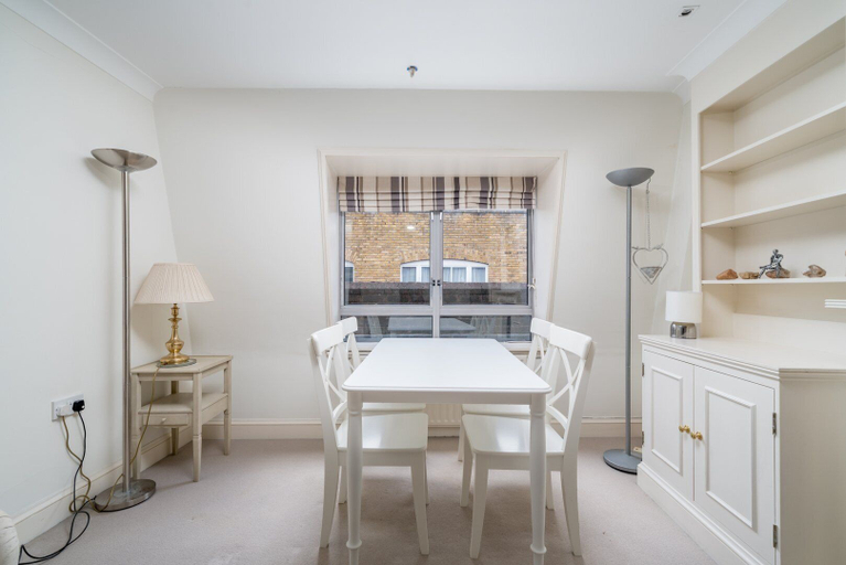 Living room 4, Bright Two-bed Flat in Covent Garden, London