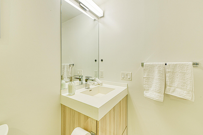 Bathroom 5, Langston Stays Downtown, Toronto