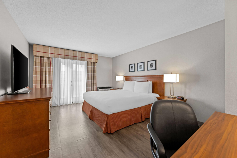 Bedroom 3, Travelodge Suites by Wyndham Regina / Eastgate Bay, Division No. 6