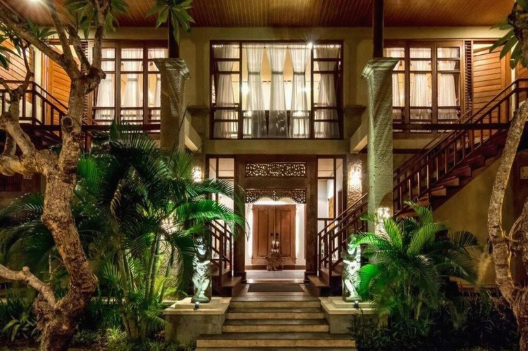 Exterior & Views