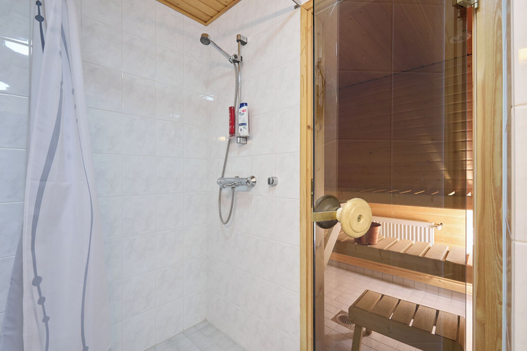 Bathroom 3, Bright 1BR Apt with Sauna & Balcony, Finland Proper