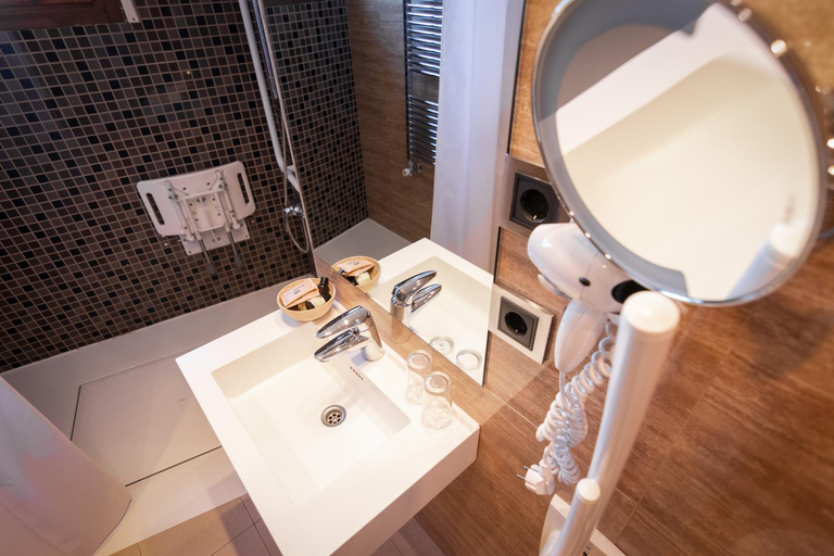 Bathroom 4, Hotel Rivera del Duero, Soria