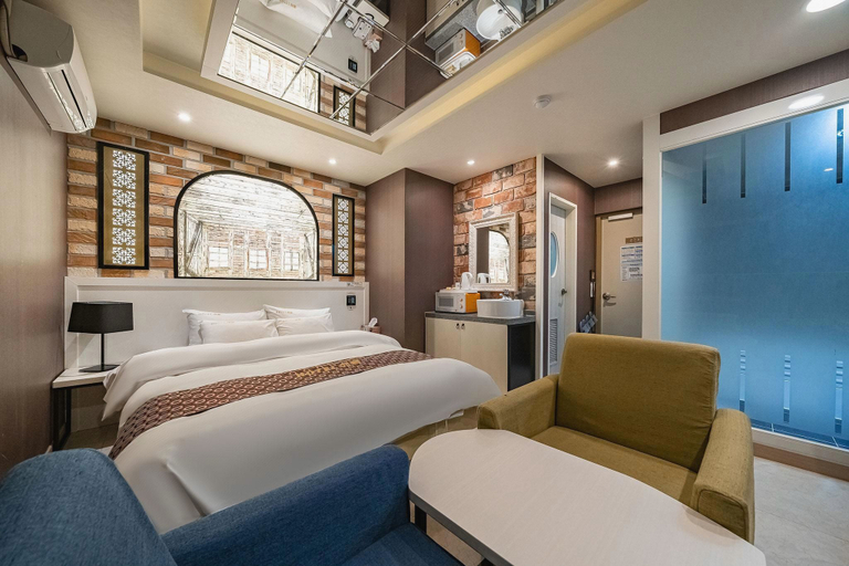Bedroom 4, Apple Drive-in Hotel, Yeoju