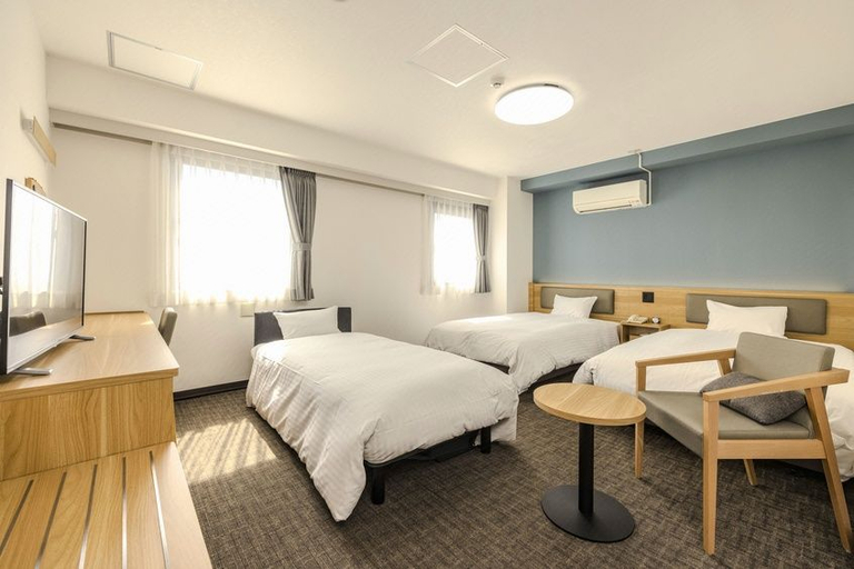Bedroom 2, Kochi Sunrise Hotel, Kōchi