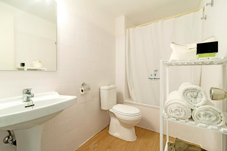Bathroom, Cala Blanca Apartamentos, Baleares
