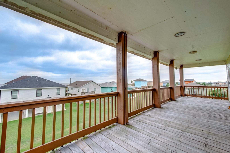 Property grounds 2, Oceanview 4 Bedroom Home, Galveston
