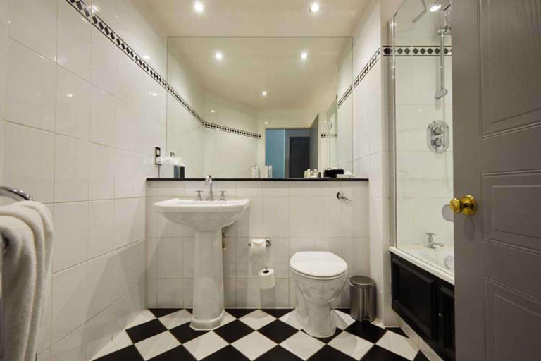 Bathroom 3, Woughton House Hotel, Worldhotels Distinctive, Milton Keynes
