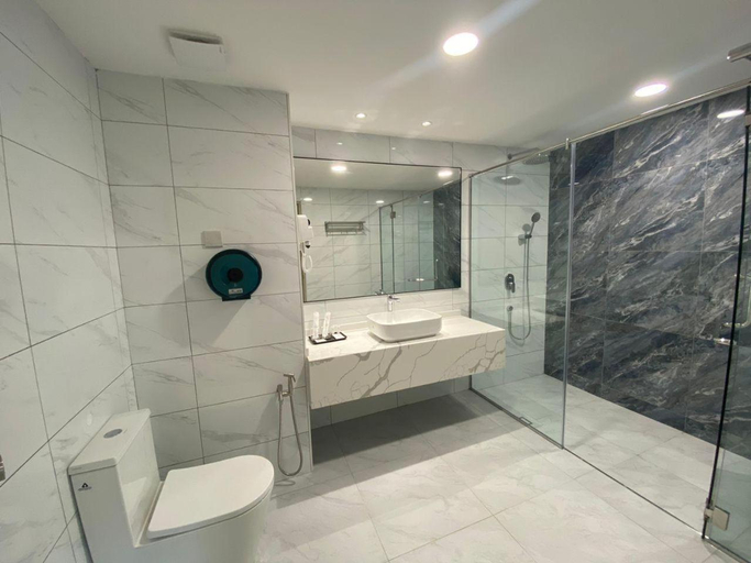 Bathroom 4, Swiss Avenue Hotel, Kuala Muda