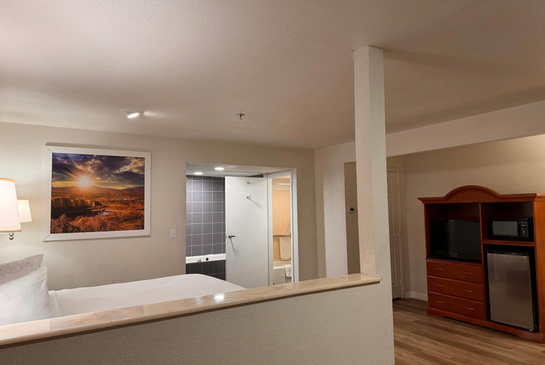 Bathroom 5, Days Inn by Wyndham Bishop, Inyo
