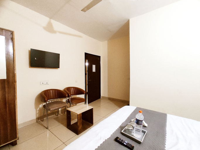 Room 2, WATER FRONT - Homestay By Organica Group, Ludhiana