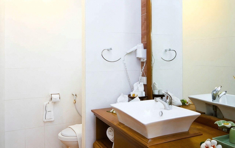 Bathroom 4, Cocopalm Beach Resort, Ko Samui