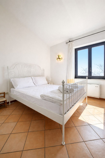 Room 5, Villa Laurì, Napoli
