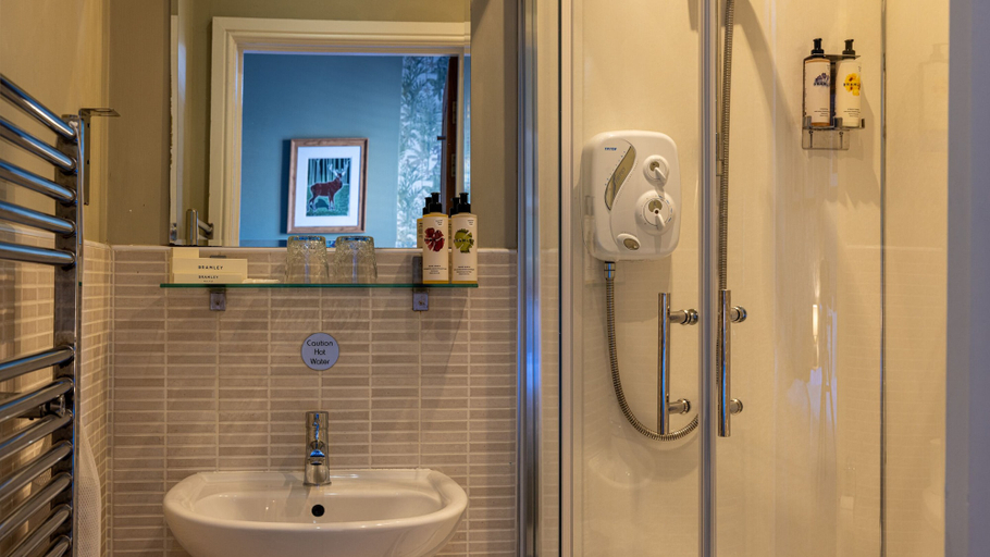Bathroom 2, The Plough, Northumberland