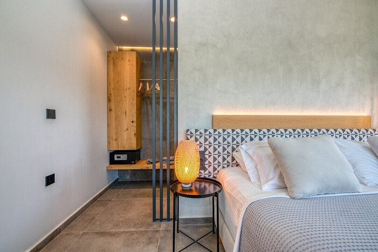 Room 3, Nusa Retreat - Seaview luxury residences - ideal for groups, Crete