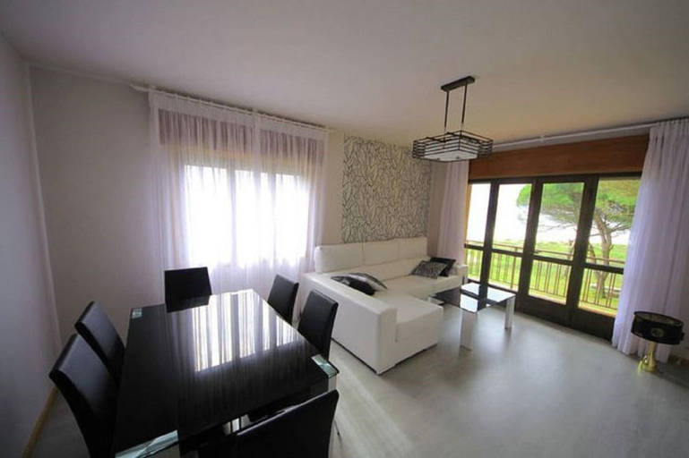 Dining 4, Apartment in Sanxenxo Near Montalvo Beach, Pontevedra