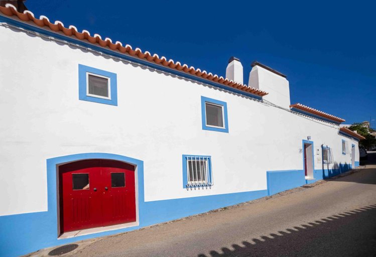 Exterior & Views