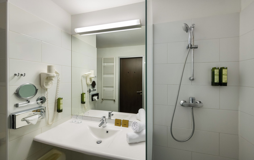 Bathroom 5, Gotthard Therme Hotel, Szentgotthárd