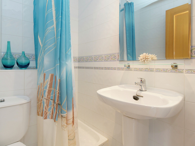 Bathroom 5, Well Kept Apartment with Sea Views & 2 Swimming Pools near Vinaròs, Castellón