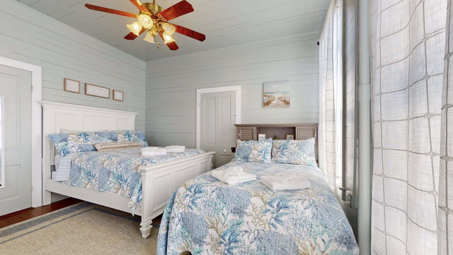 Room 4, Shiloh By The Sea 5 Bedroom Home, Galveston